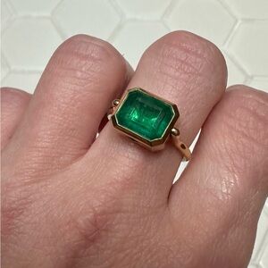 Jillian Abboud 18k Gold and 3.58 carat Emerald Swivel Signet